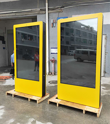 What are the differences between outdoor advertising machines and indoor advertising machines?